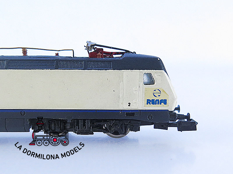 MM31 Escala N ARNOLD Locomotora Electrica 252 AVE RENFE - repintada - OVP