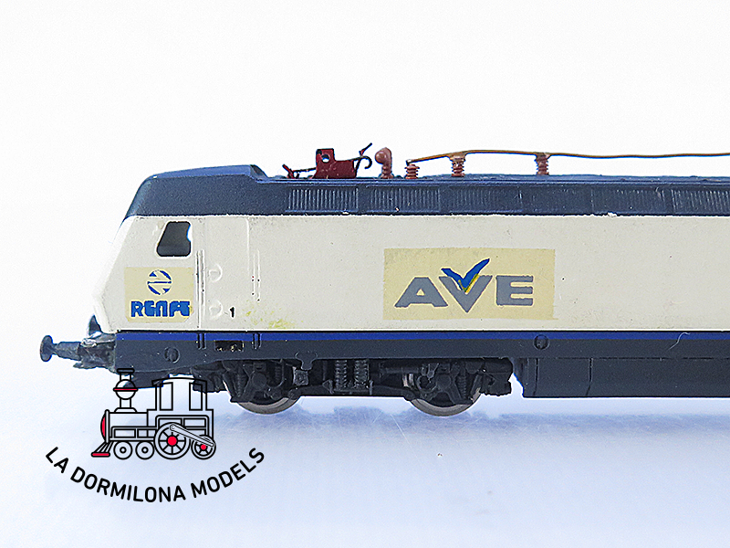 MM31 Escala N ARNOLD Locomotora Electrica 252 AVE RENFE - repintada - OVP