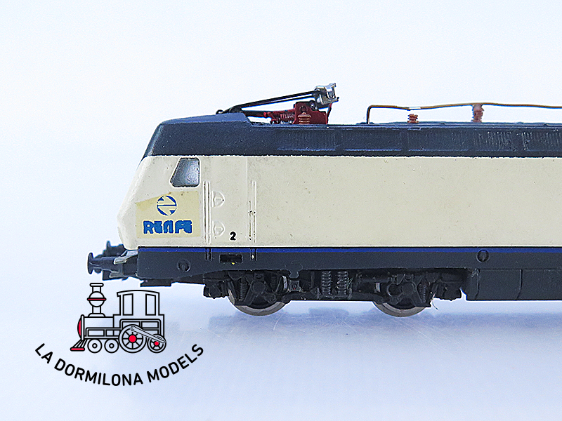 MM31 Escala N ARNOLD Locomotora Electrica 252 AVE RENFE - repintada - OVP