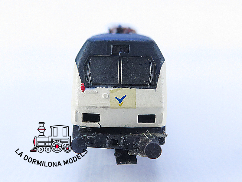 MM31 Escala N ARNOLD Locomotora Electrica 252 AVE RENFE - repintada - OVP