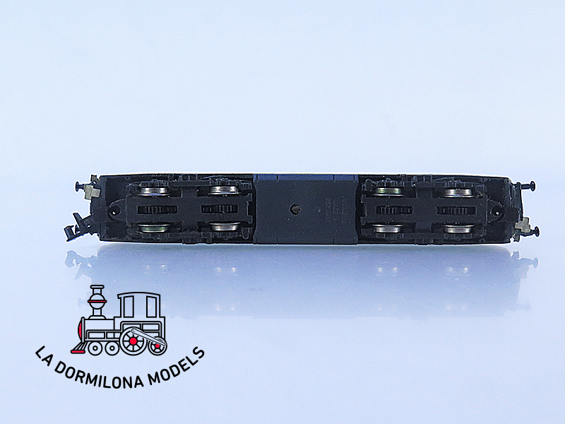 MM31 Escala N ARNOLD Locomotora Electrica 252 AVE RENFE - repintada - OVP