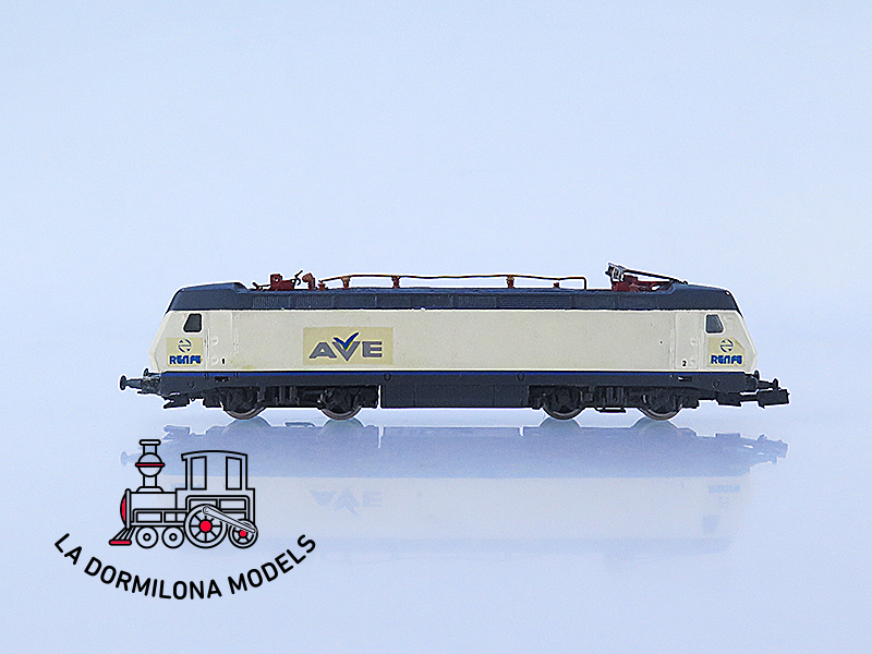 MM31 Escala N ARNOLD Locomotora Electrica 252 AVE RENFE - repintada - OVP