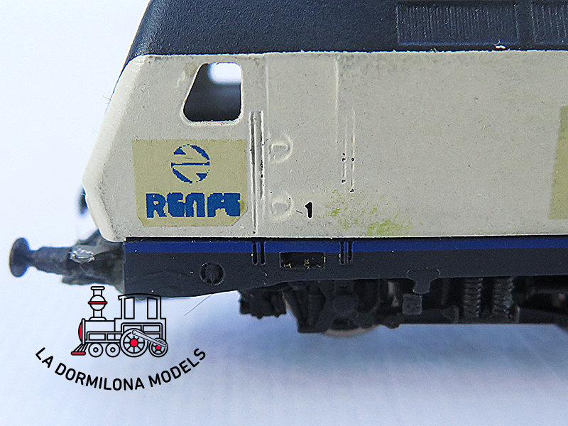 MM31 Escala N ARNOLD Locomotora Electrica 252 AVE RENFE - repintada - OVP