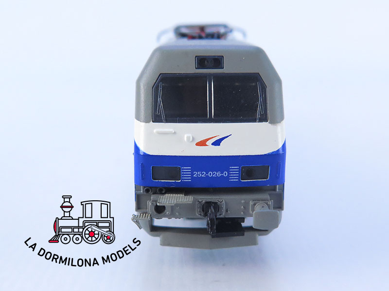 MM32 Escala N ARNOLD 2392 Locomotora Electrica 252 026-0 Grandes Lineas ARCO RENFE - OVP