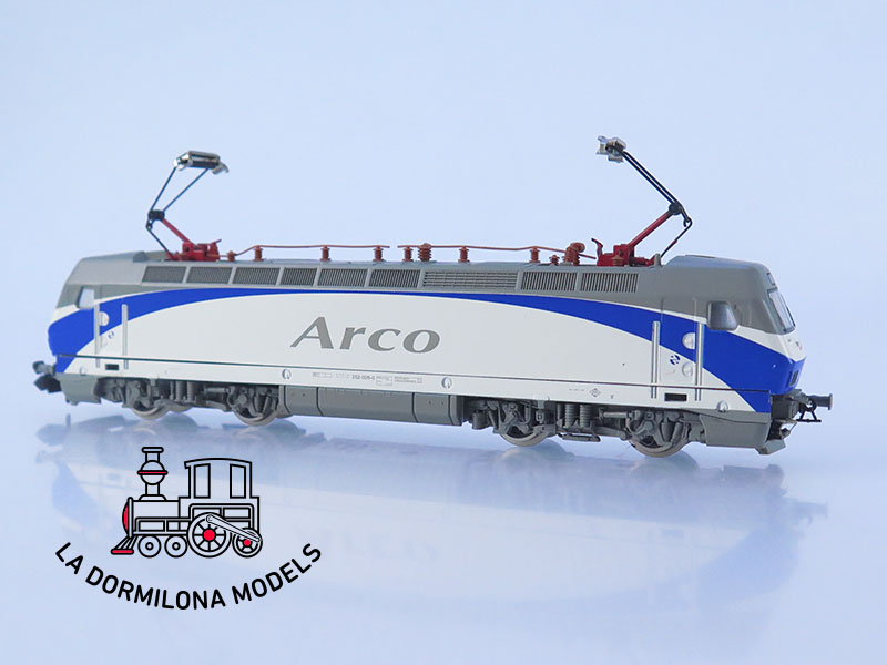 MM32 Escala N ARNOLD 2392 Locomotora Electrica 252 026-0 Grandes Lineas ARCO RENFE - OVP